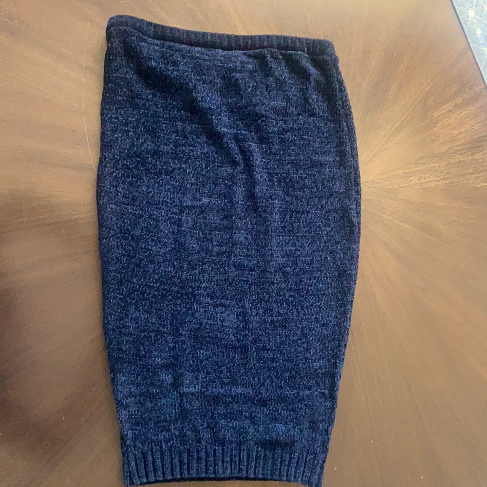 PrettyLittleThing chenille black midi skirt size 4